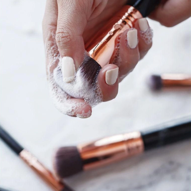 washing-and-cleaning-makeup-brushes