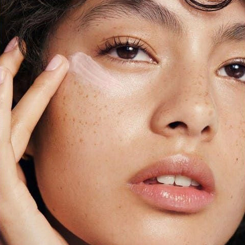 بهترین کرم دور چشم برای تیرگی زیر چشم 2 بهترین کرم دور چشم برای تیرگی زیر چشم